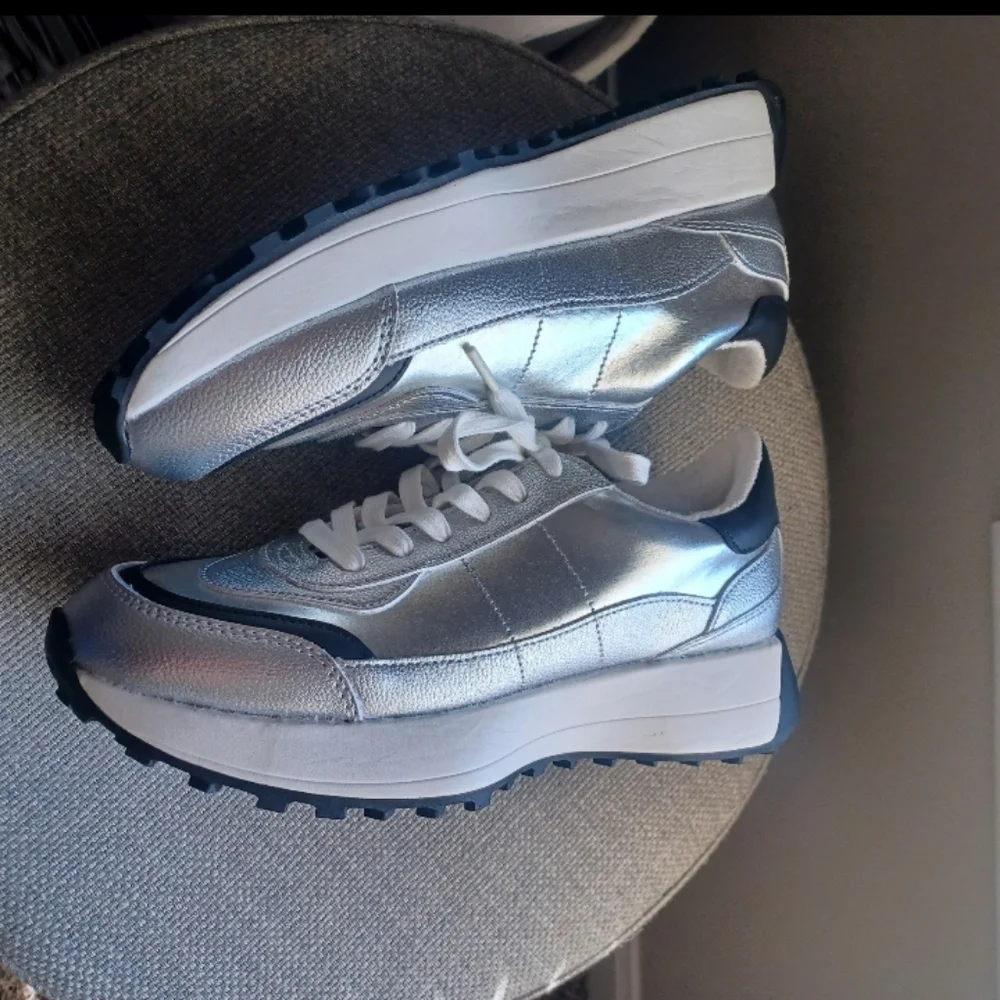 NOBO Silver Mettalic Platform Sneakers Wmns sz 9.5